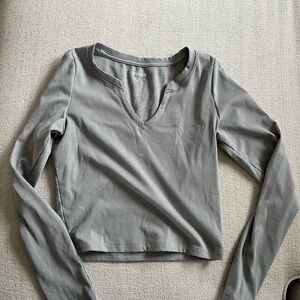 Hollister Gray V-Neck Crop Top